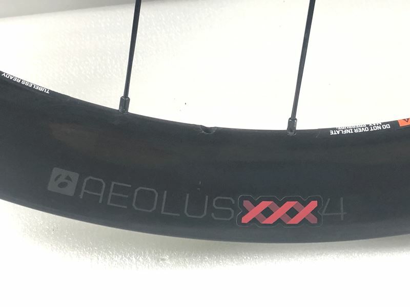 ボントレガー BONTRAGER アイオロスXXX4ディスク AEOLUS XXX4 DISC ホイールセット シマノフリー11速 クリンチャー