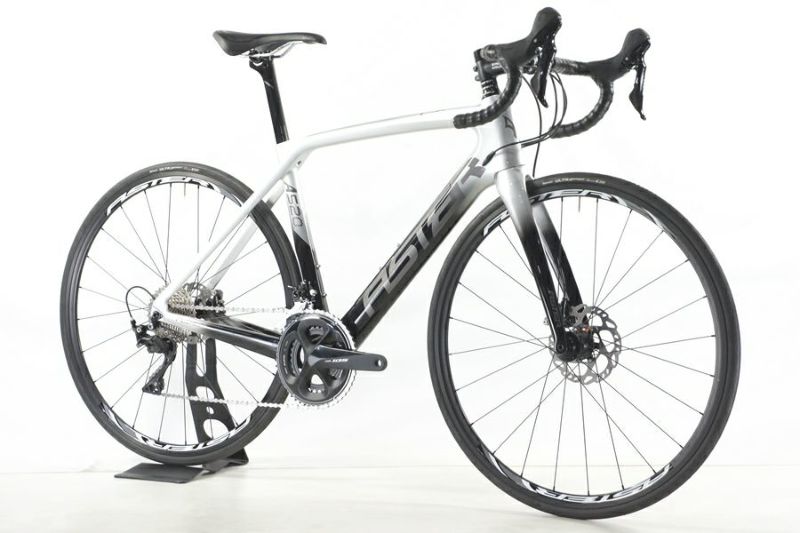 ◆◆未使用 アスター ASTER A520 Disc 2022年モデル カーボン ロードバイク S/47 サイズ SHIMANO 105 R7000  11速 油圧式ディスクブレーキ（サイクルパラダイス大阪より配送）