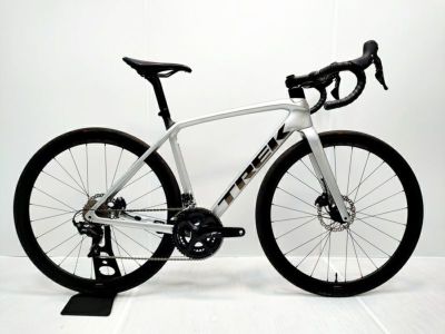 ▽▽トレック TREK EMONDA SL5 DISC 105/ULTEGRA 2022年モデル ロードバイク 52サイズ 2×11速  シルバー（サイクルパラダイス福岡より配送）