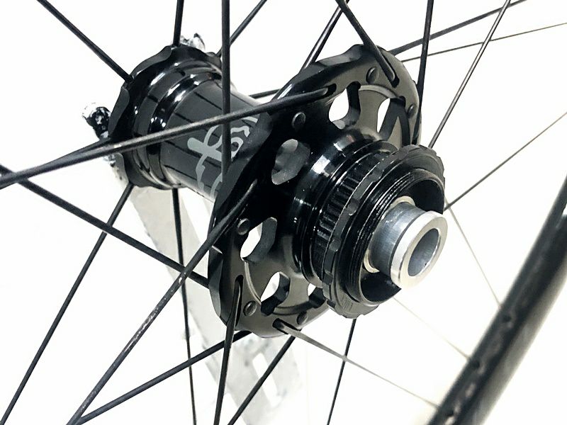 超美品 カンパニョーロ シャマル カーボン SHAMAL CARBON DB 2-WAY FIT ホイールセット シマノフリー 11速  DISC(センターロック)