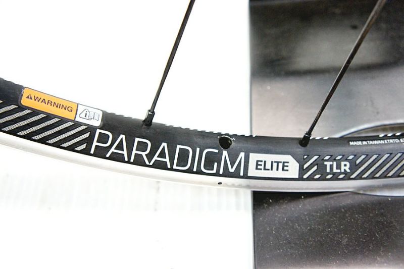 ▽▽ボントレガー BONTRAGER PARADIGM ELITE TLR ホイール 前後 セット シマノフリー 11速 アルミ  （サイクルパラダイス福岡より配送）