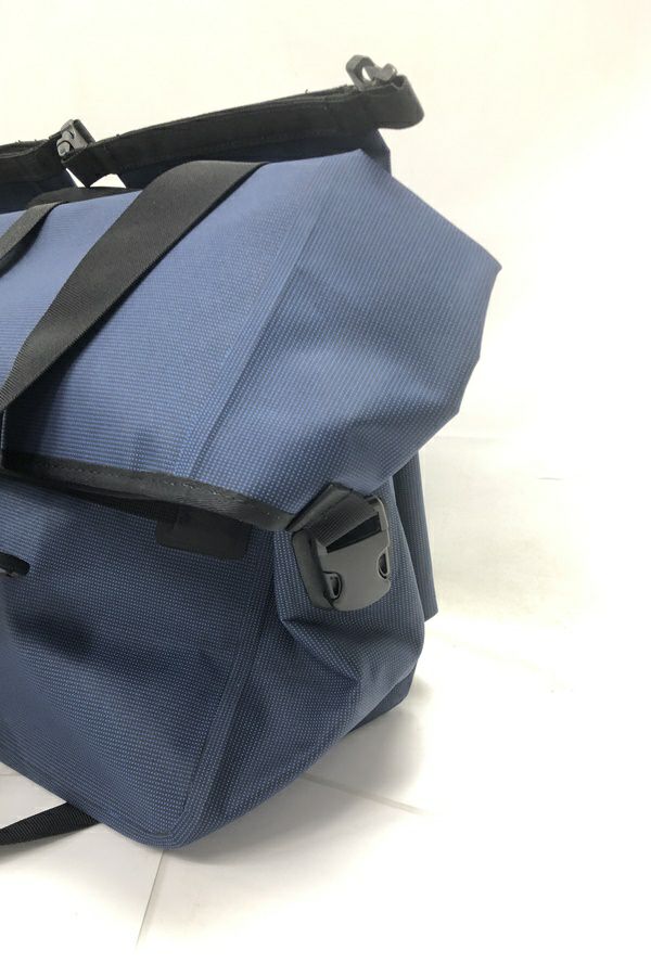 美品 BROMPTON ブロンプトン Roll Top Waterproof Bag 25L ロールトップ ウォータープルーフバッグ ネイビー