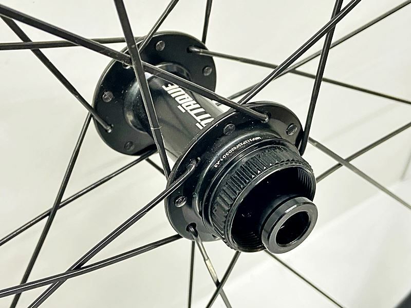 美品 アタッキ ATTAQUE 45 CARBON ホイールセット シマノフリー