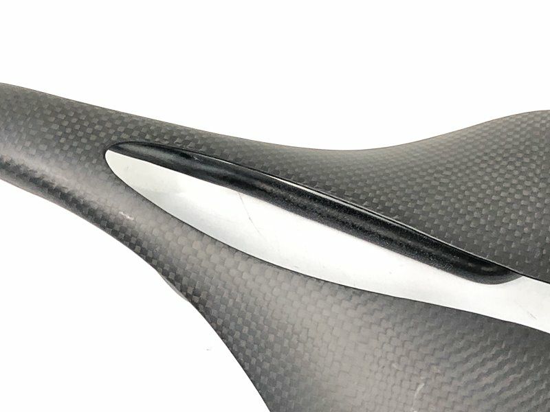 未使用品 ティーエヌアイ TNI カーボンフライ CARBONFLY サドル
