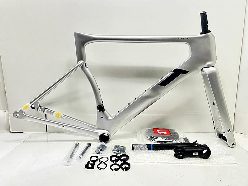 未使用品 スリーティー 3T ストラーダ STRADA ICR ロード