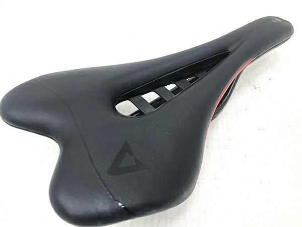 ASTVTE ( アスチュート ) サドル SKYLITE-VT TACA CARBON
