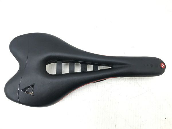 ASTVTE ( アスチュート ) サドル SKYLITE-VT TACA CARBON