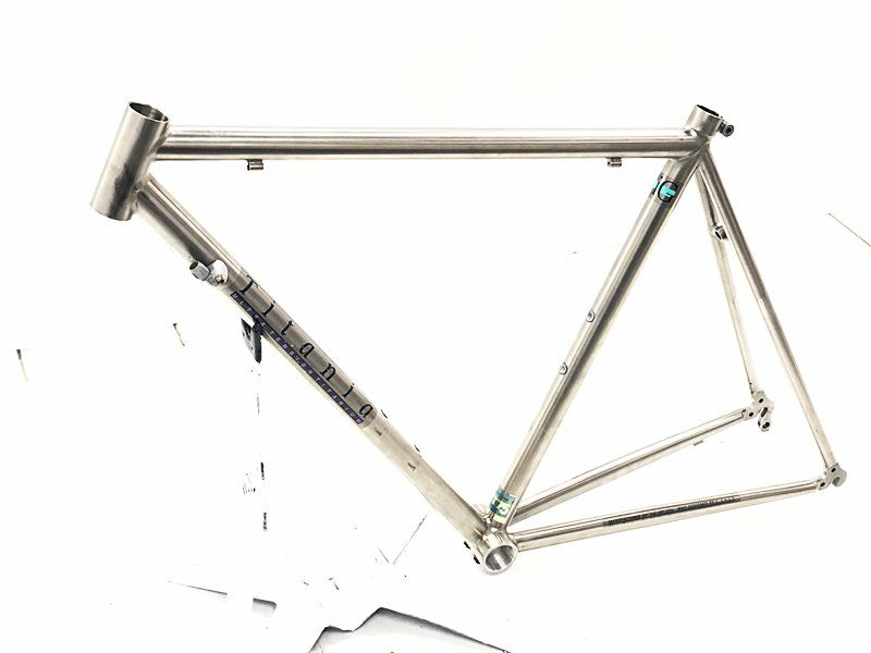 UTT75製のTitanium(チタン製)フレーム　ロードバイク 超軽量 UTT75製のTitanium(チタン製)フレーム ロードバイク 超軽量