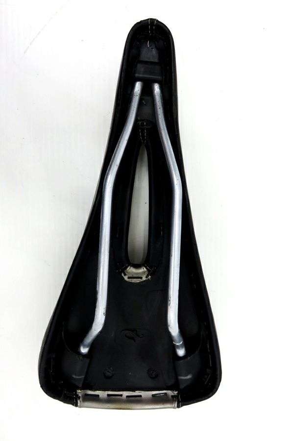 COBB. V flow 美品 ロードレーサーサドル COBB. V flow 美品 ロードレーサーサドル
