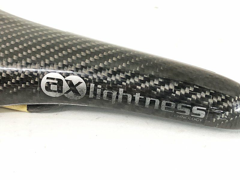 美品 エーエックスライトネス AX-LIGHTNESS カーボンサドル