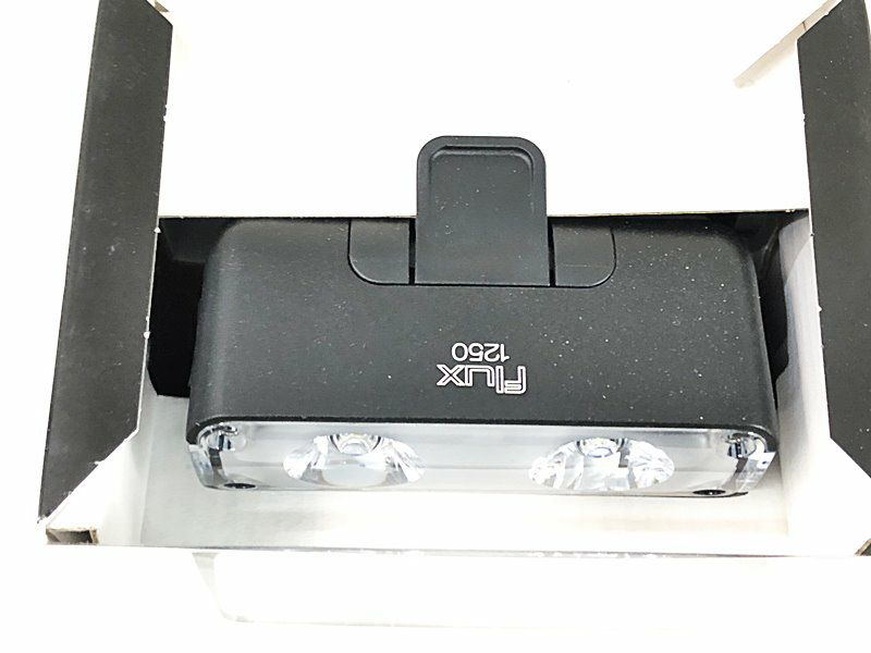 スペシャライズドSpecialized Flux 1250ヘッドライト Flux™ 1250 Headlight