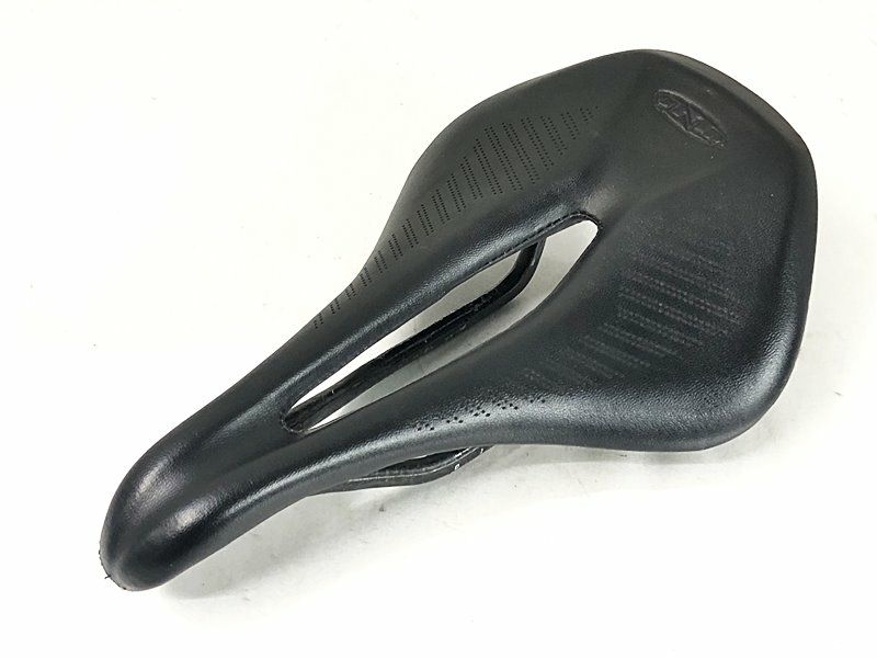 ジャンク ティーエヌアイ TNI ライトフライ LITEFLY サドル カーボン