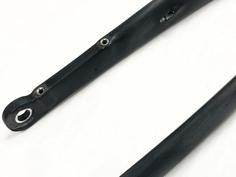 未使用品 ボンバープロ BOMBER PRO 700C スルーアクスル カーボン