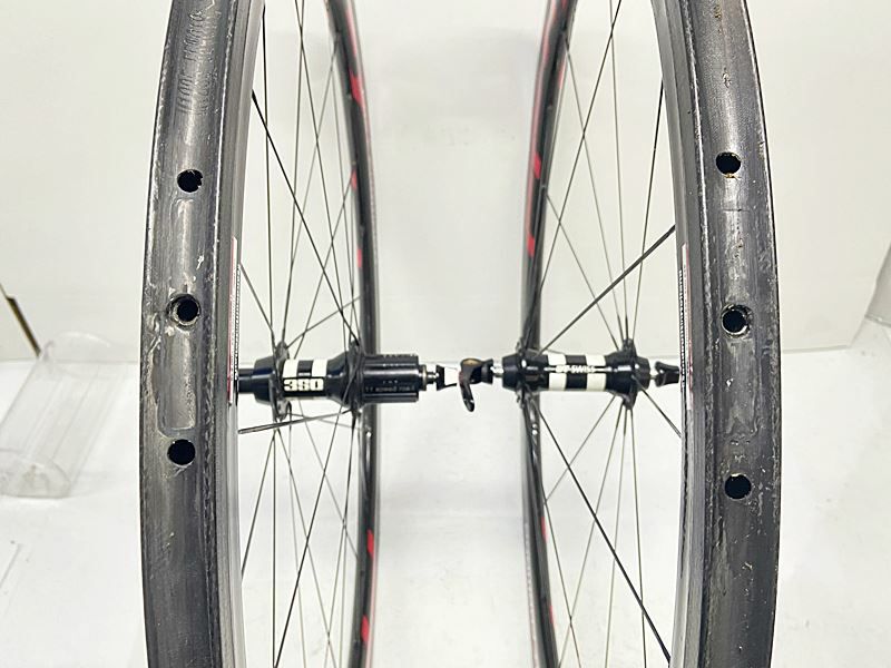 〖値下げ中‼️〗FFWD ファストフォワード F4R リアのみ ファストフォワード F4Rシリーズ 価格改訂でよりリーズナブルになった