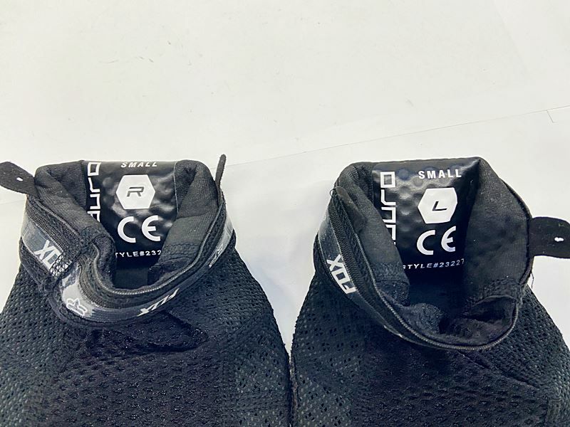 FOX エルボーガード　ニーガード フォックス FOX ENDURO エルボースリーブ ニースリーブ ELBOW GUARD